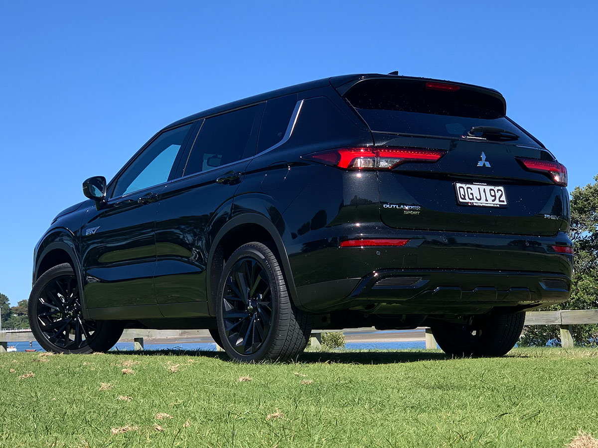2023 Mitsubishi Outlander PHEV Sport 4WD Hybrid 7 Seater
