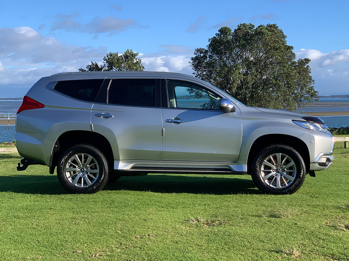2017 Mitsubishi Pajero Sport XLS 2.4L Diesel 4WD 7 Seater