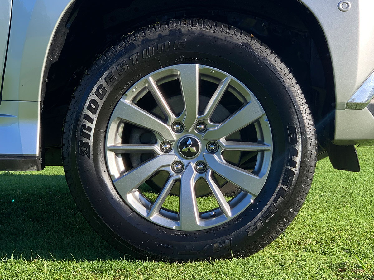 2017 Mitsubishi Pajero Sport XLS 2.4L Diesel 4WD 7 Seater