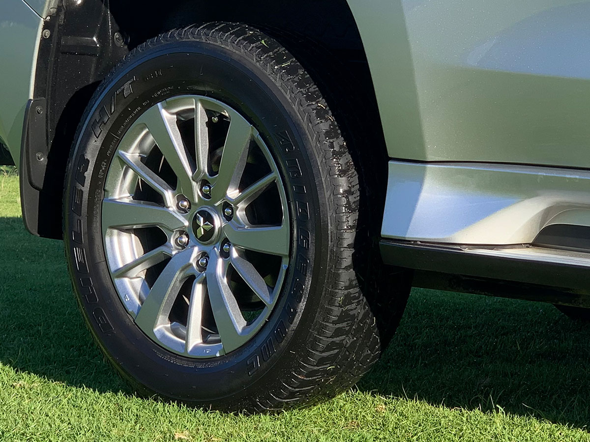 2017 Mitsubishi Pajero Sport XLS 2.4L Diesel 4WD 7 Seater