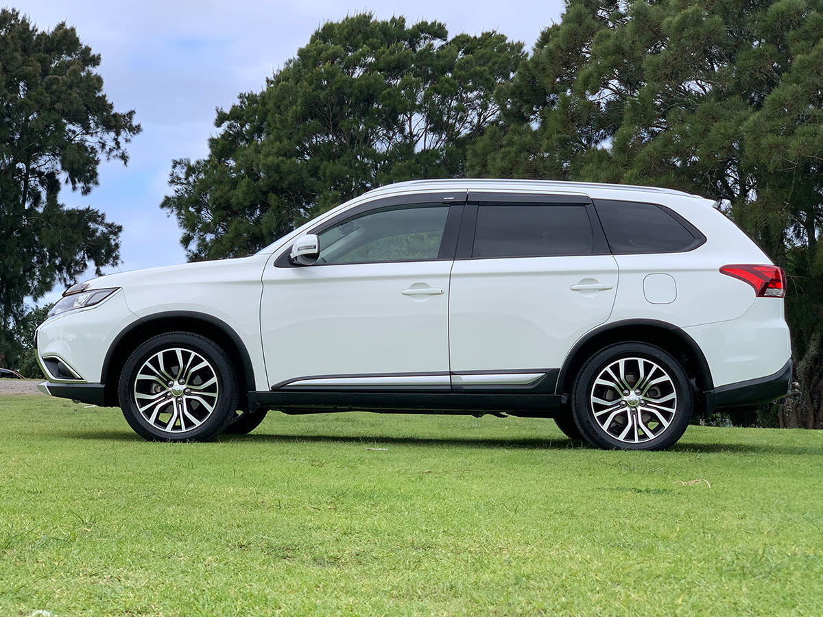 2018 Mitsubishi Outlander XLS 2.3L Diesel 4WD 7 Seater