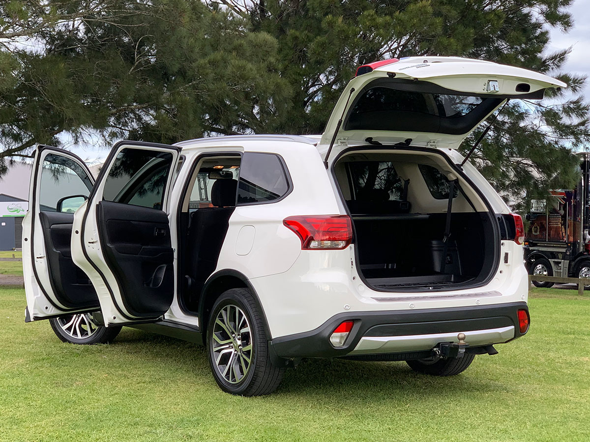2018 Mitsubishi Outlander XLS 2.3L Diesel 4WD 7 Seater