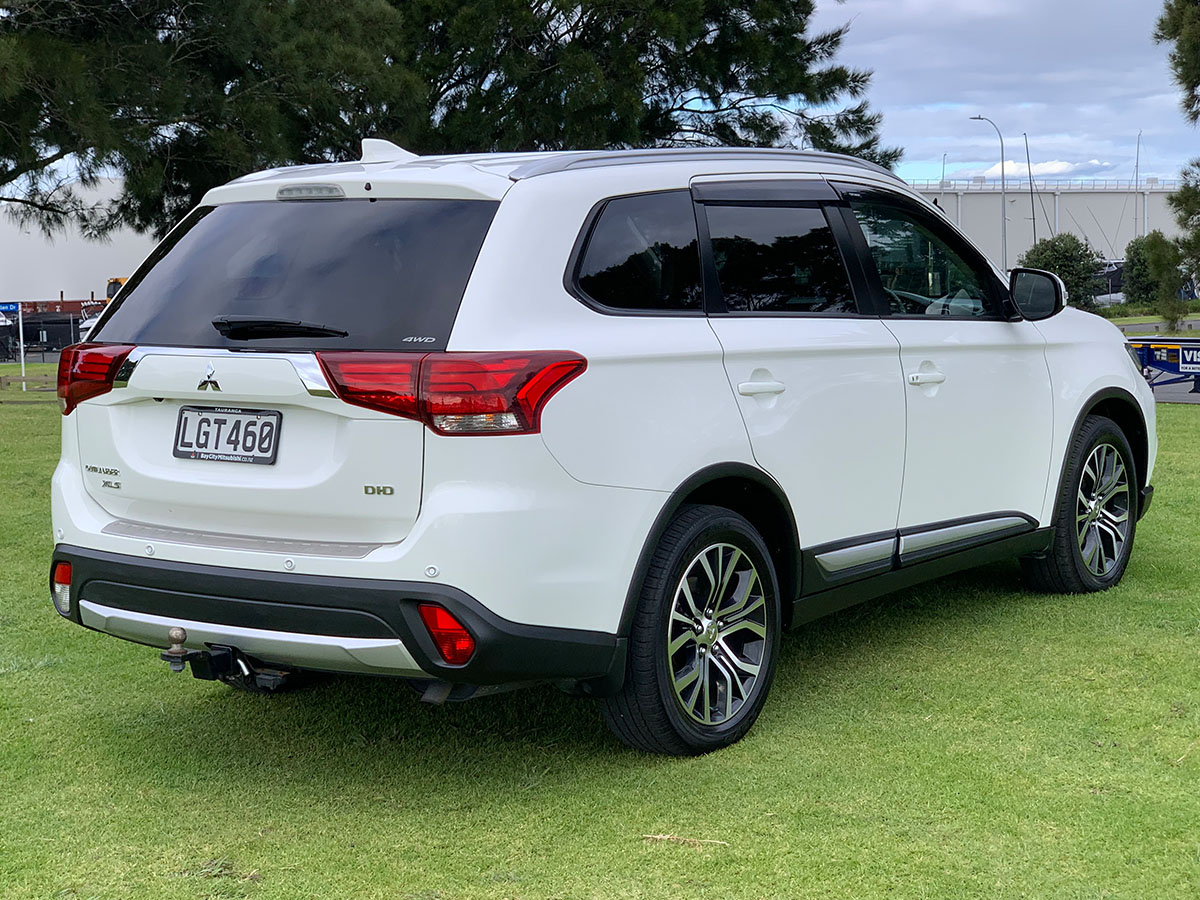 2018 Mitsubishi Outlander XLS 2.3L Diesel 4WD 7 Seater