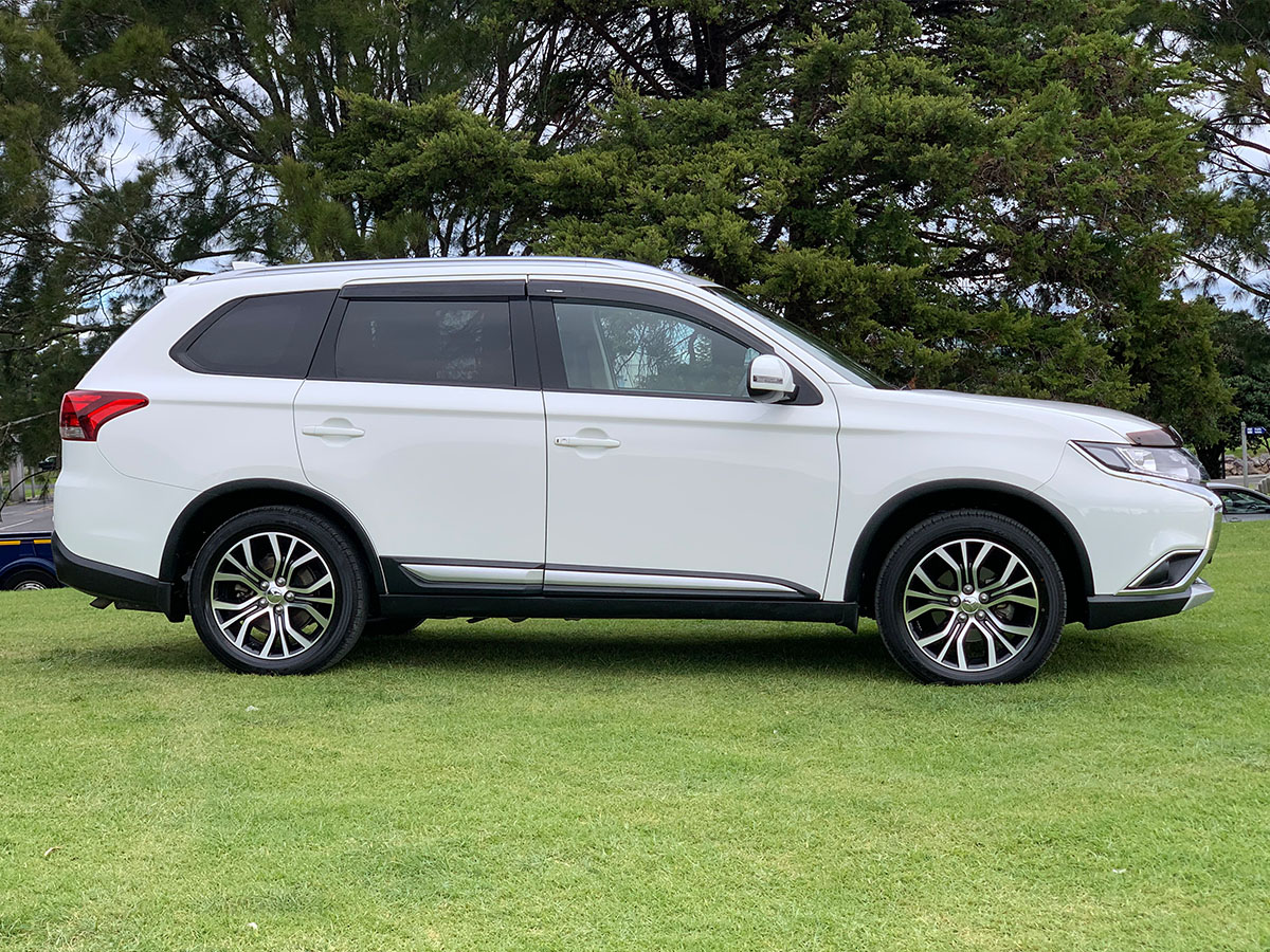 2018 Mitsubishi Outlander XLS 2.3L Diesel 4WD 7 Seater