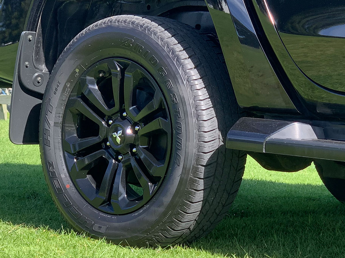 2022 Mitsubishi Triton GLSB 4WD 2.4L Diesel Turbo 6 Speed Auto