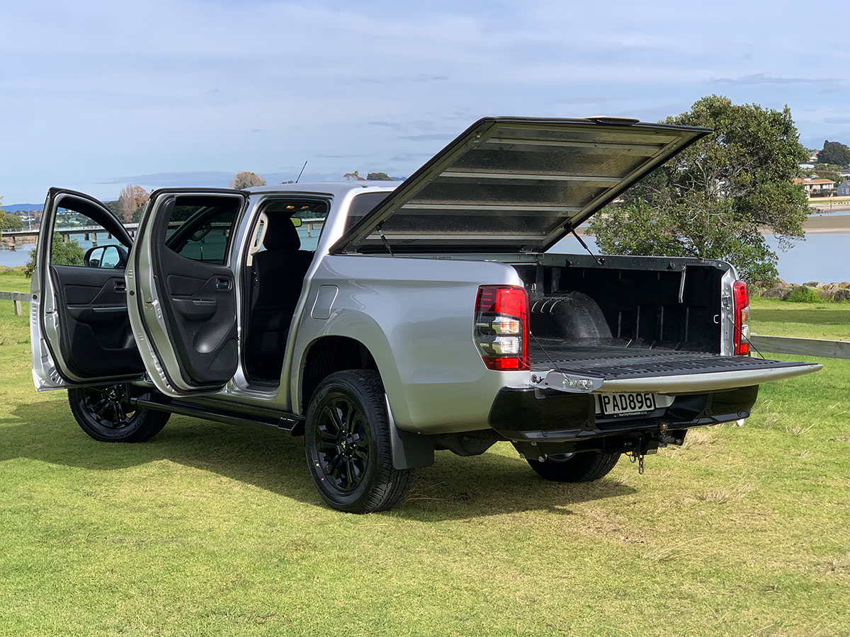 2022 Mitsubishi Triton GLSB 4WD 2.4L Diesel Turbo 6 Speed Auto