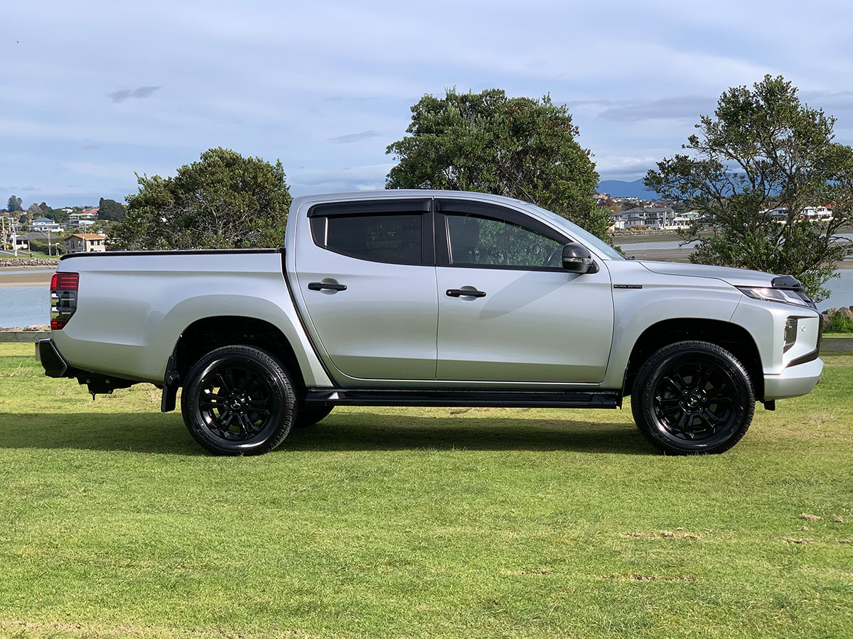 2022 Mitsubishi Triton GLSB 4WD 2.4L Diesel Turbo 6 Speed Auto