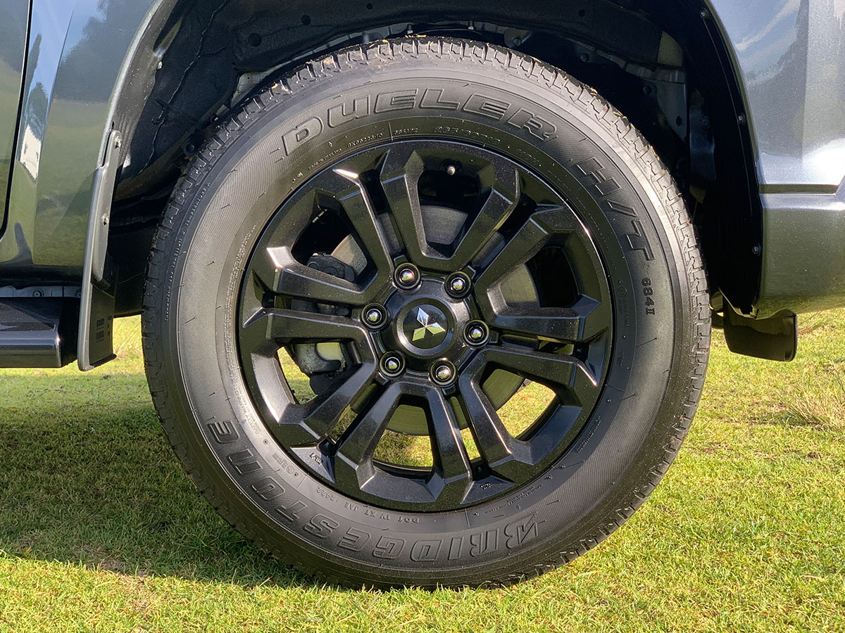 2022 Mitsubishi Triton GLSB 4WD 2.4L Diesel Turbo 6 Speed Auto