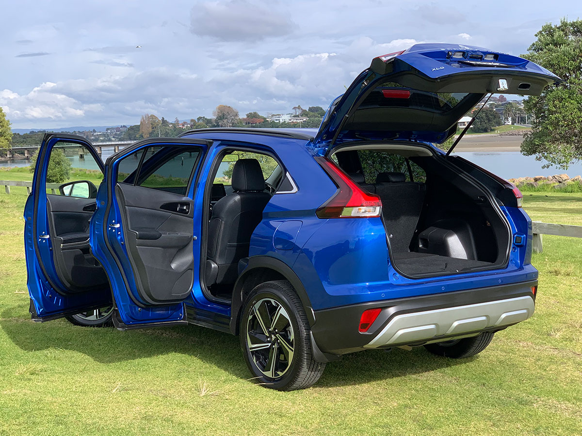 2023 Mitsubishi Eclipse Cross PHEV XLS 4WD Hybrid