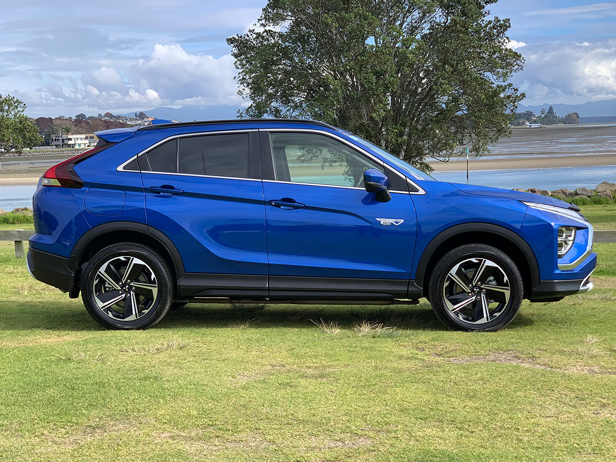 2023 Mitsubishi Eclipse Cross PHEV XLS 4WD Hybrid