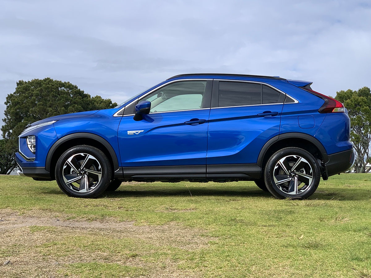2023 Mitsubishi Eclipse Cross PHEV XLS 4WD Hybrid