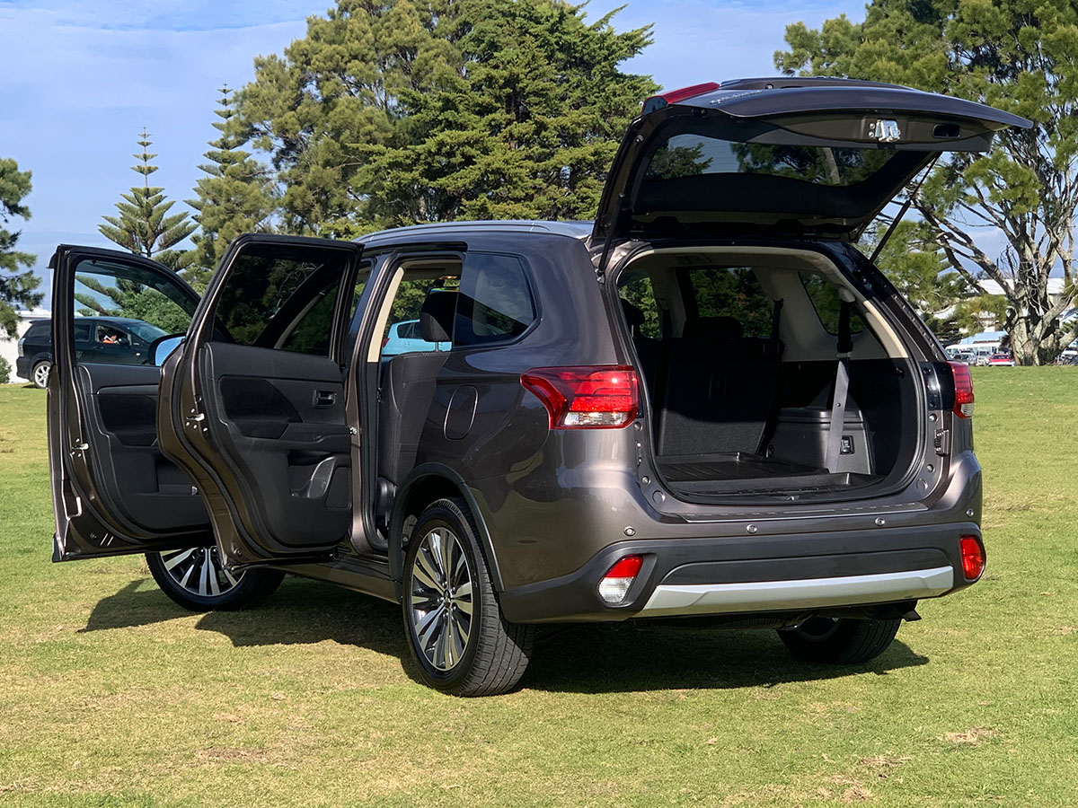 2018 Mitsubishi Outlander LS 2.4L Petrol 7 Seater Automatic
