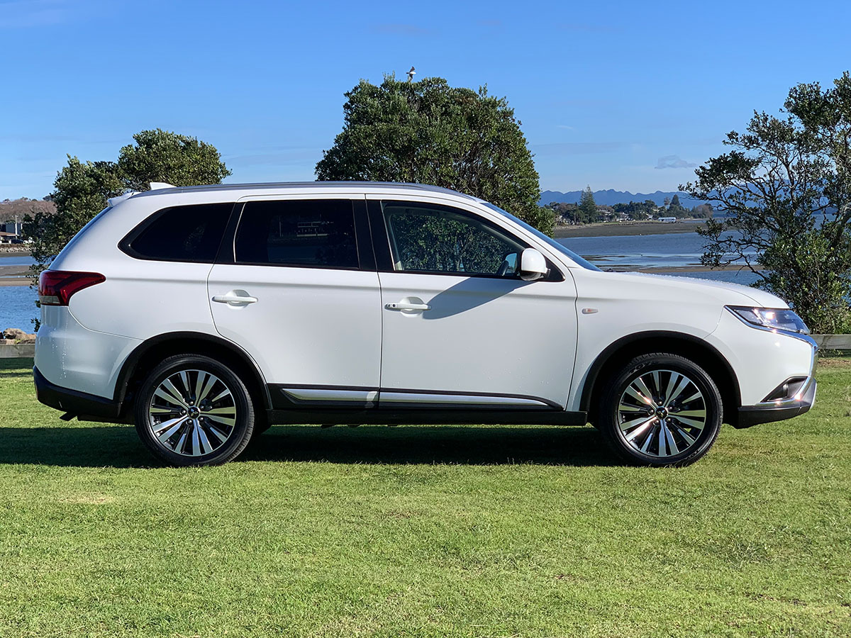 2021 Mitsubishi Outlander LS 2.4L Petrol 7 Seater Automatic