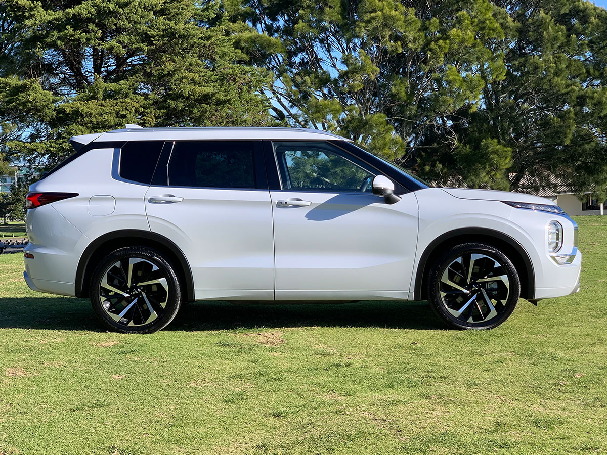 2022 Mitsubishi Outlander VRX 2.5L 4WD 7 Seater CVT Auto