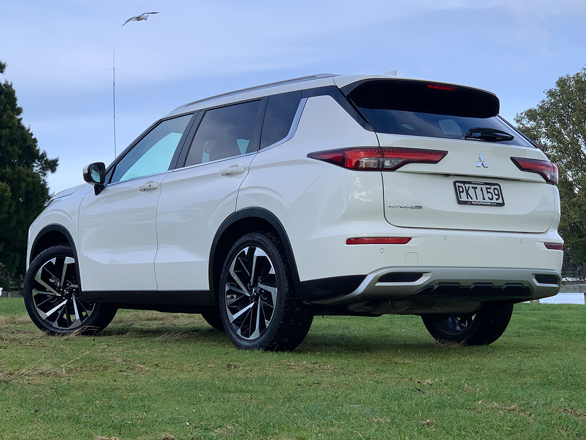 2022 Mitsubishi Outlander XLS 2WD 7 Seater 2.5L Petrol