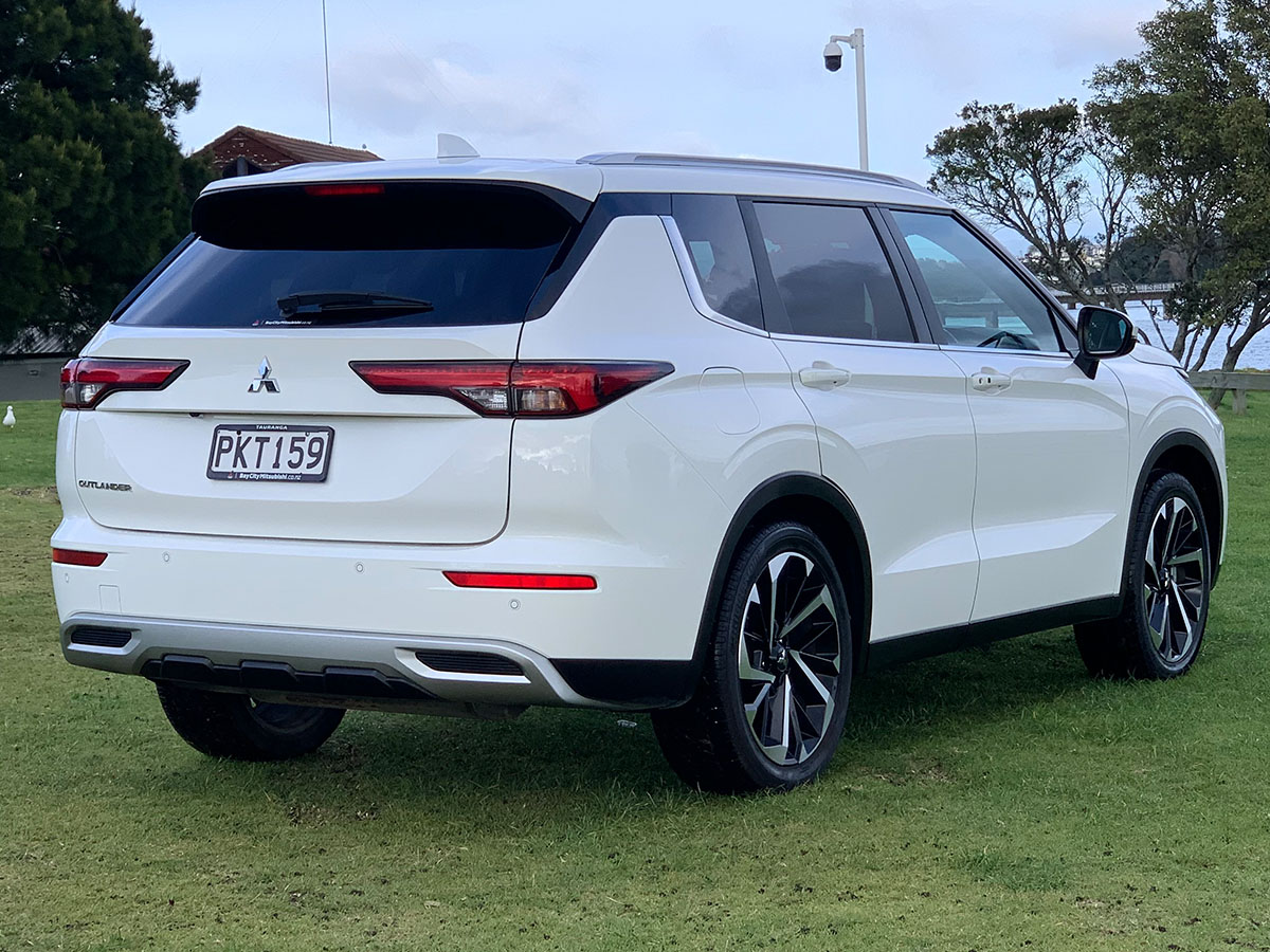 2022 Mitsubishi Outlander XLS 2WD 7 Seater 2.5L Petrol