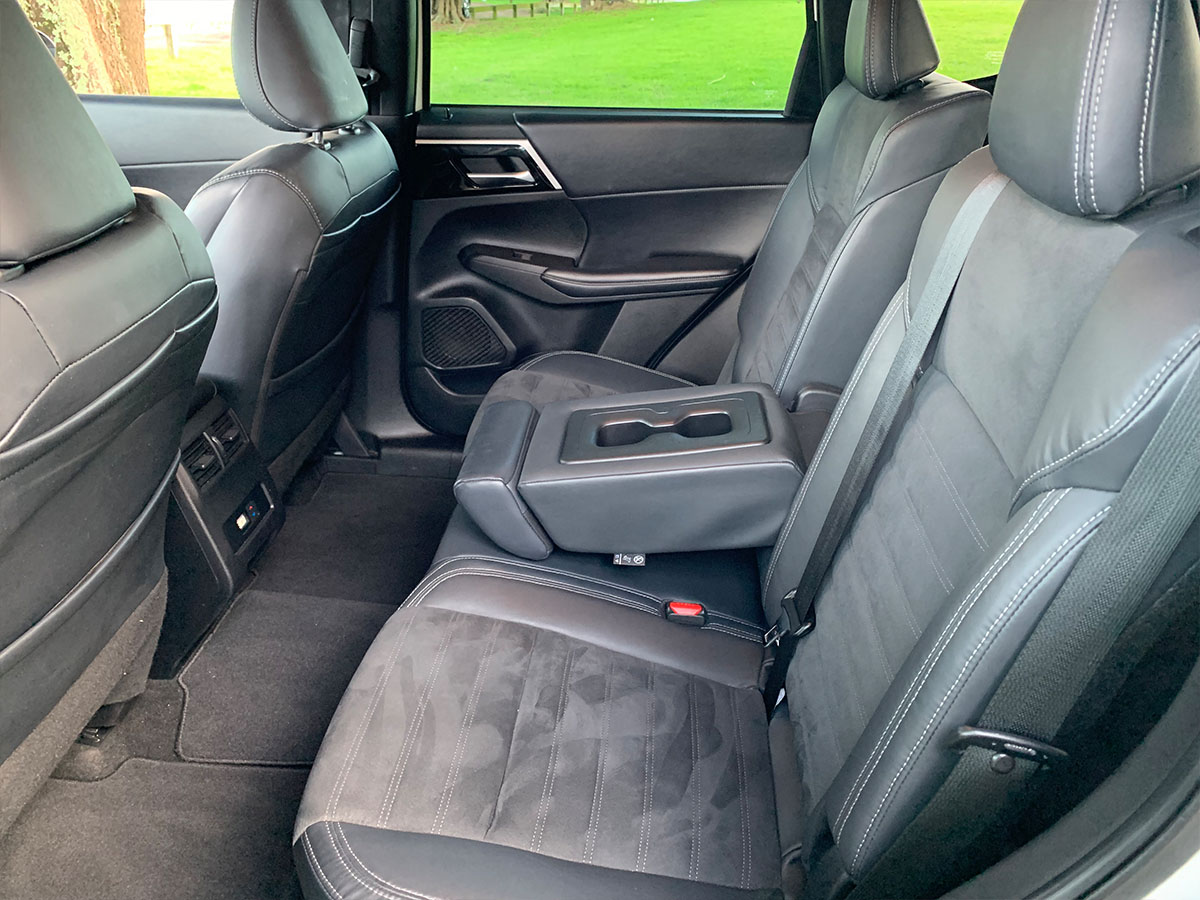 2022 Mitsubishi Outlander XLS 2WD 7 Seater 2.5L Petrol