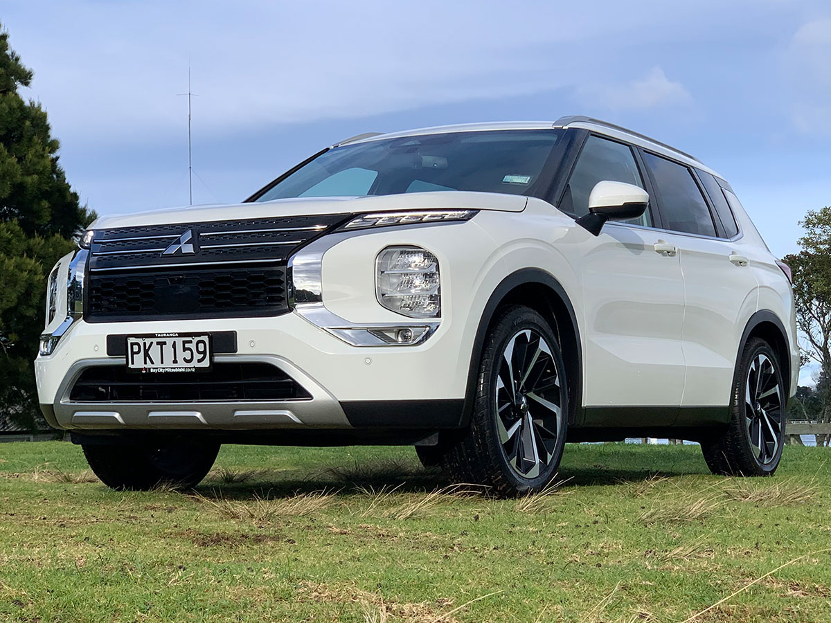 2022 Mitsubishi Outlander XLS 2WD 7 Seater 2.5L Petrol