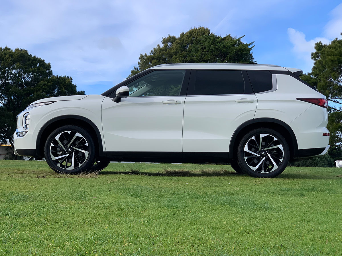 2022 Mitsubishi Outlander XLS 2WD 7 Seater 2.5L Petrol