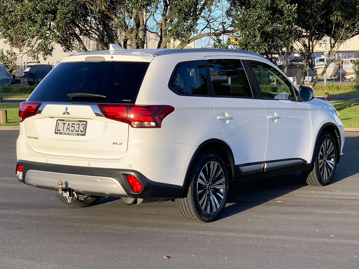 2018 Mitsubishi Outlander XLS 4WD 7 Seater 2.4L Petrol Automatic