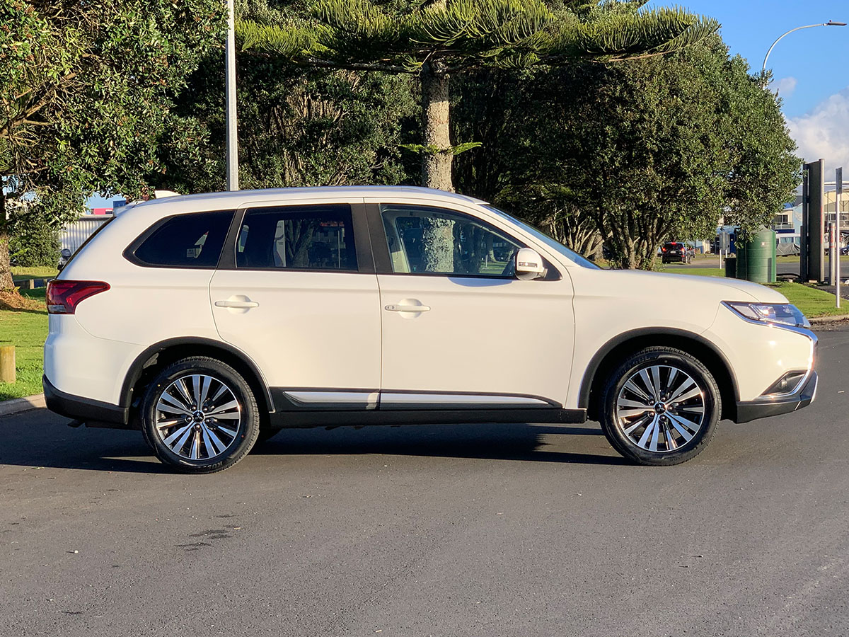 2018 Mitsubishi Outlander XLS 4WD 7 Seater 2.4L Petrol Automatic