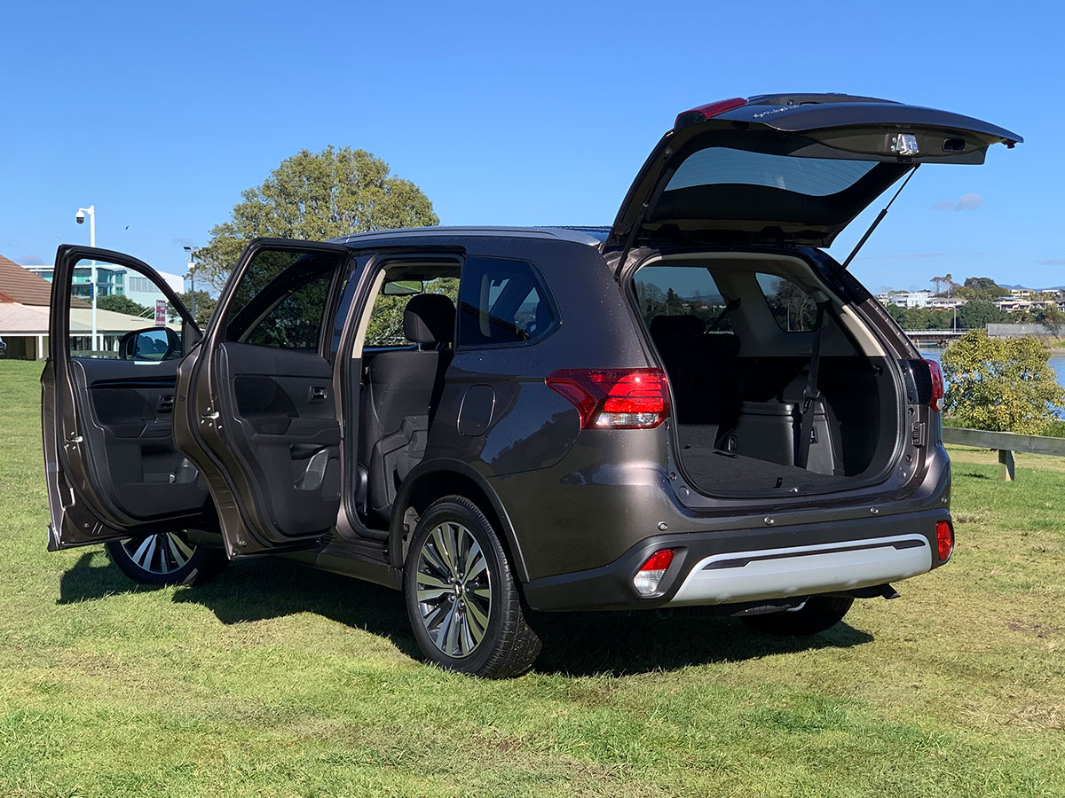 2022 Mitsubishi Outlander LS 2.4L Petrol 7 Seater Automatic