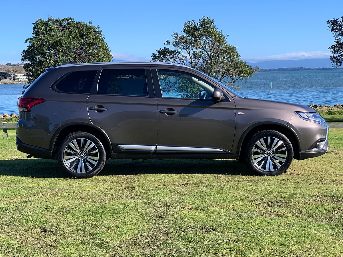 2022 Mitsubishi Outlander LS 2.4L Petrol 7 Seater Automatic