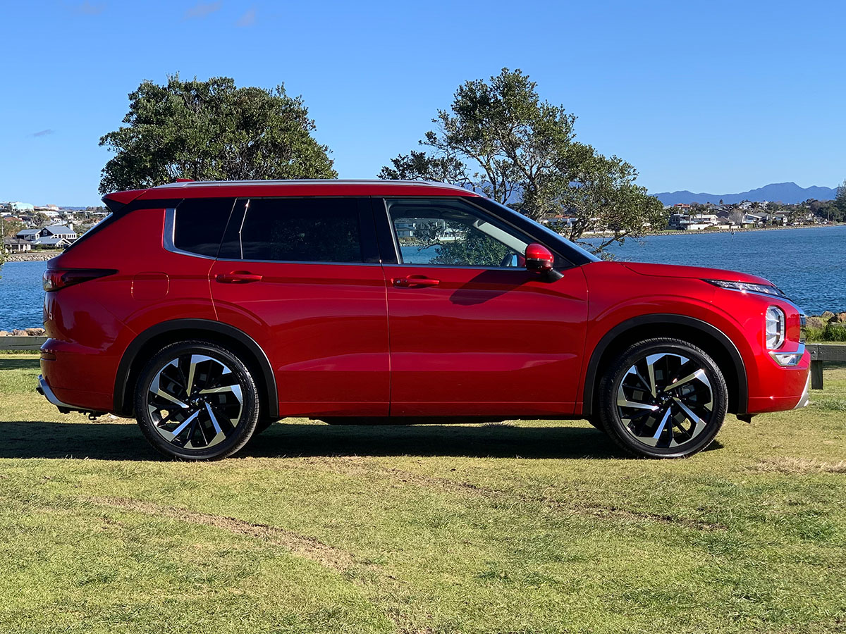 2022 Mitsubishi Outlander VRX 2WD 7 Seater 2.5L Petrol Auto