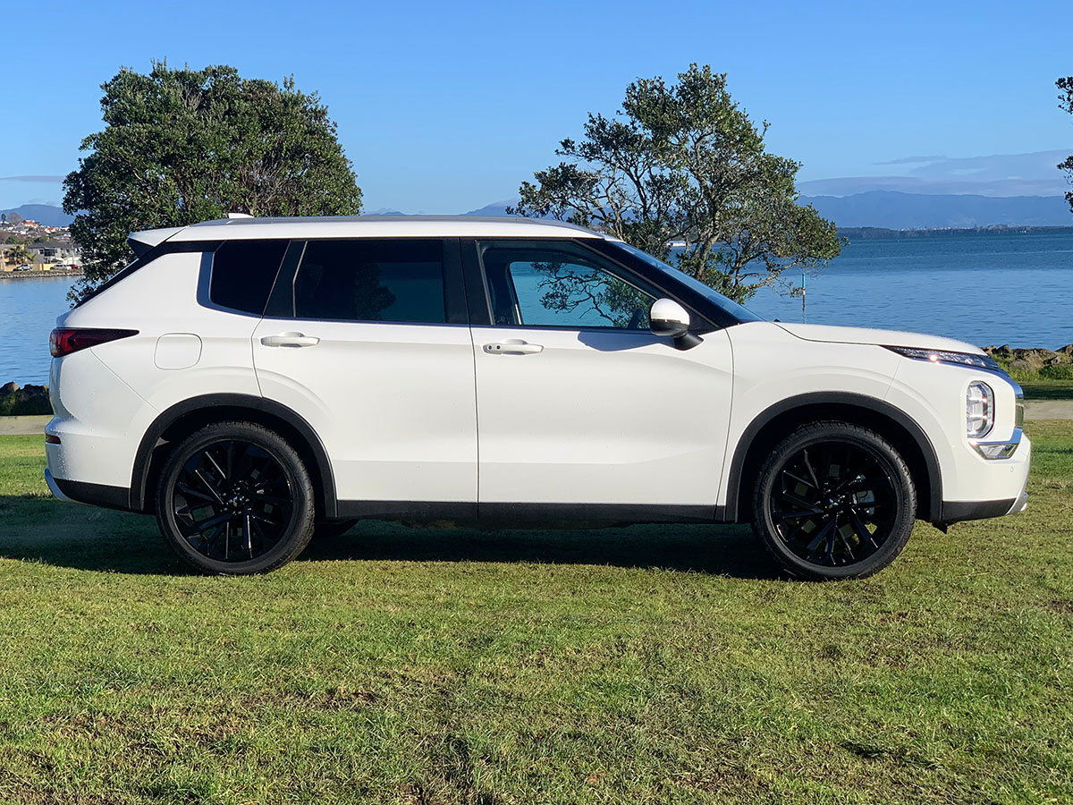2022 Mitsubishi Outlander XLS 2.5L Petrol 4WD 7 Seater