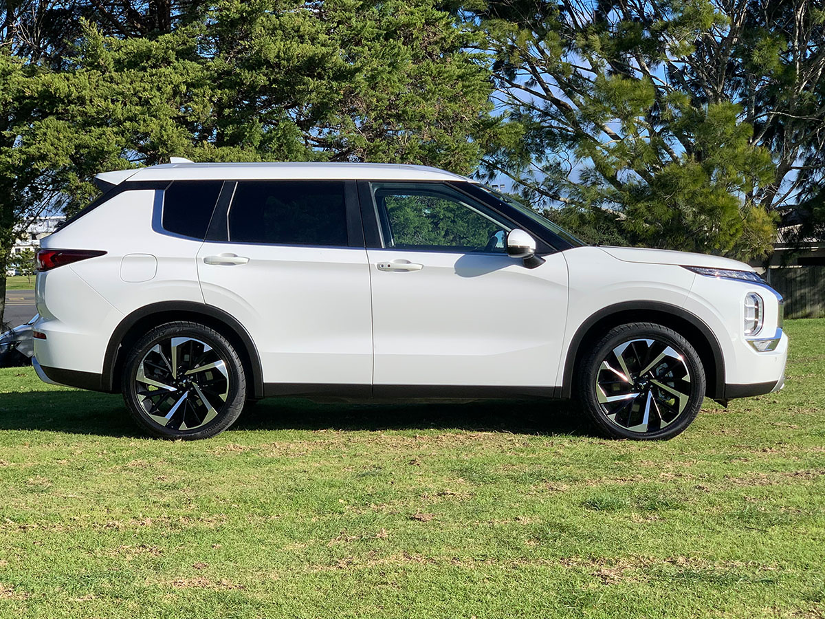 2022 Mitsubishi Outlander XLS 2.5L Petrol 4WD 7 Seater