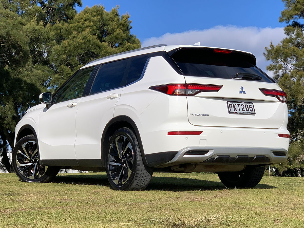 2022 Mitsubishi Outlander XLS 2WD 7 Seater 2.5L Petrol