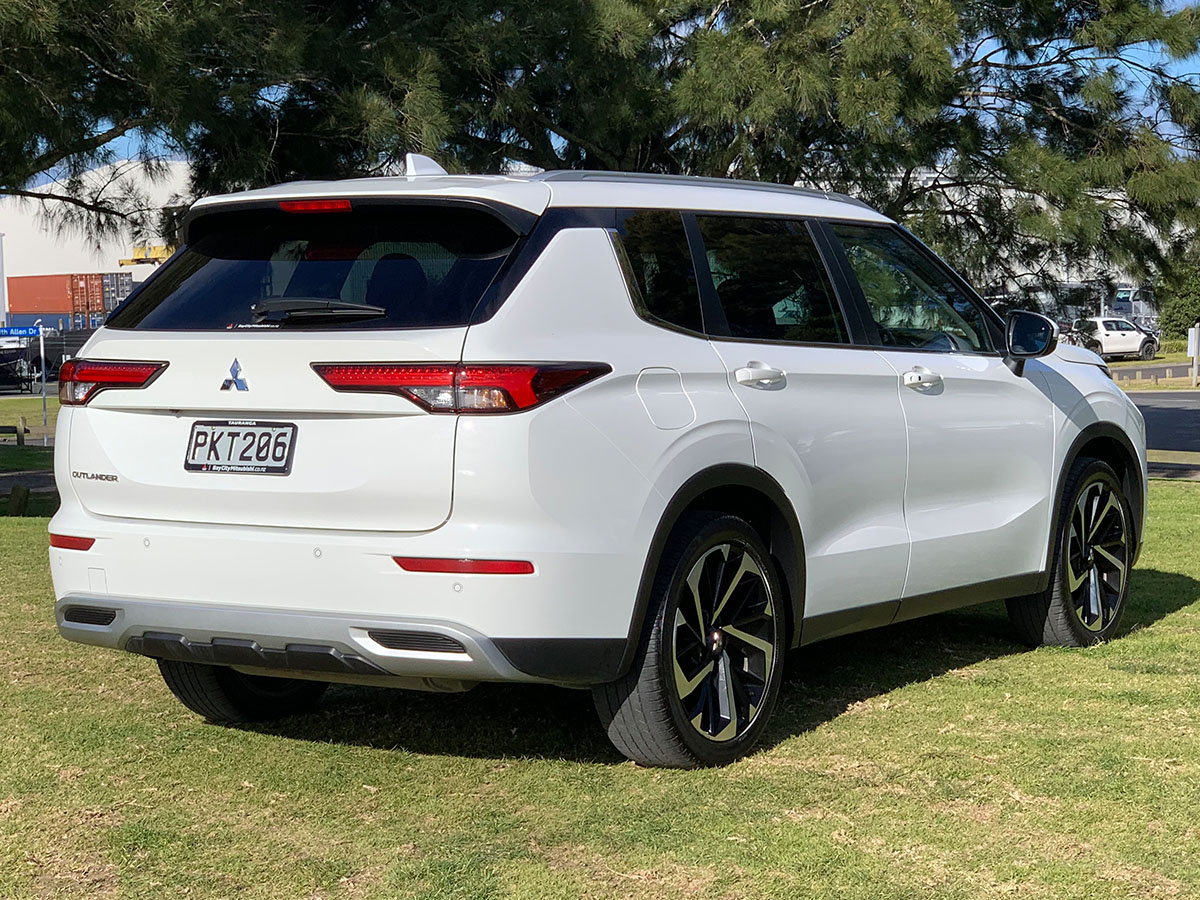 2022 Mitsubishi Outlander XLS 2WD 7 Seater 2.5L Petrol