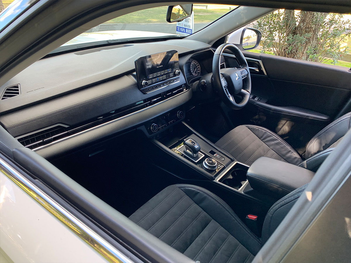 2022 Mitsubishi Outlander XLS 2WD 7 Seater 2.5L Petrol