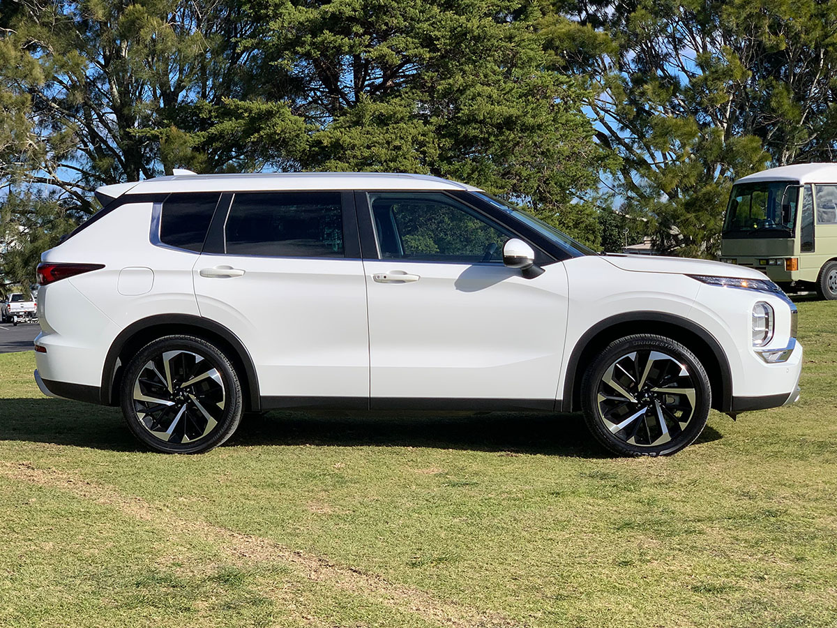 2022 Mitsubishi Outlander XLS 2WD 7 Seater 2.5L Petrol