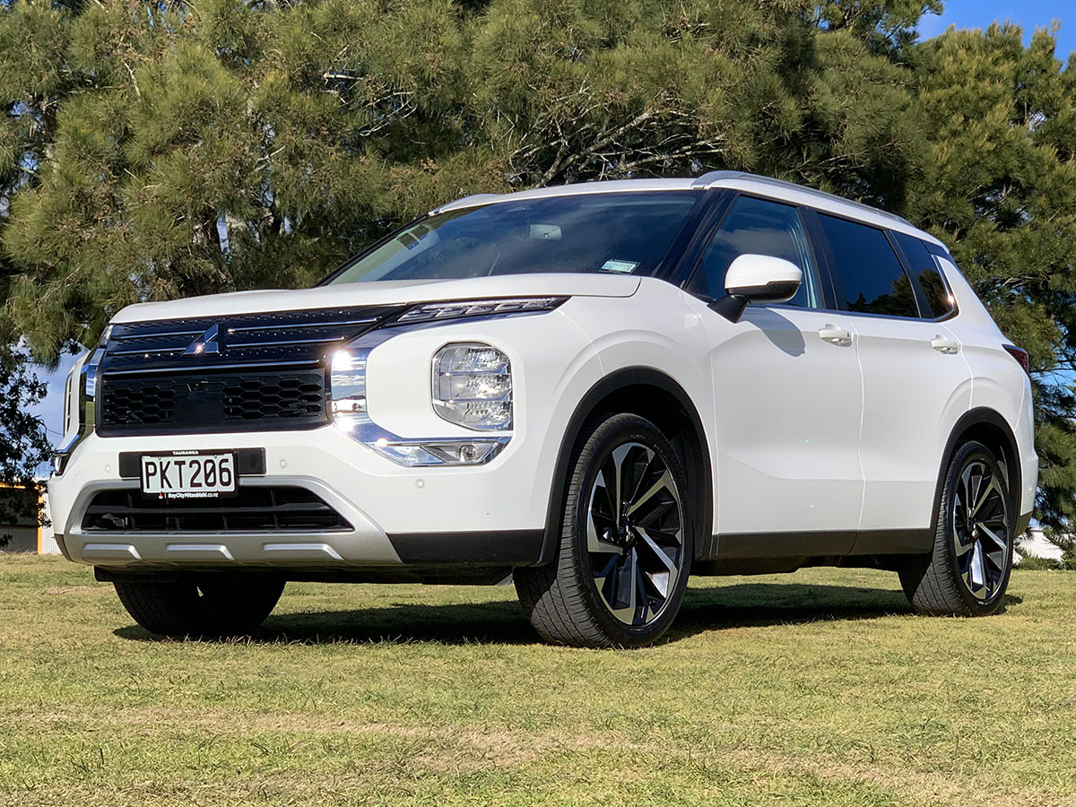 2022 Mitsubishi Outlander XLS 2WD 7 Seater 2.5L Petrol