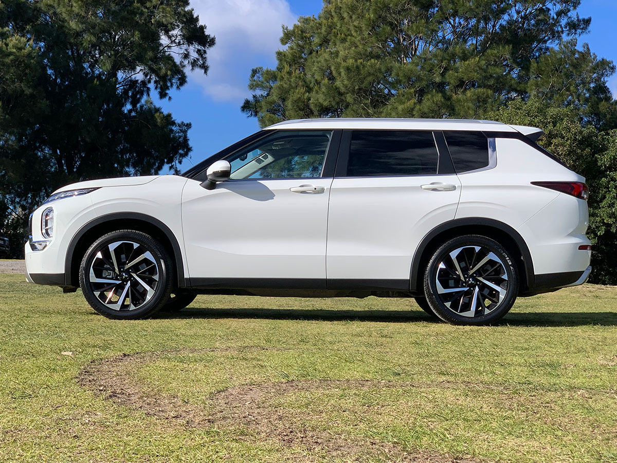 2022 Mitsubishi Outlander XLS 2WD 7 Seater 2.5L Petrol