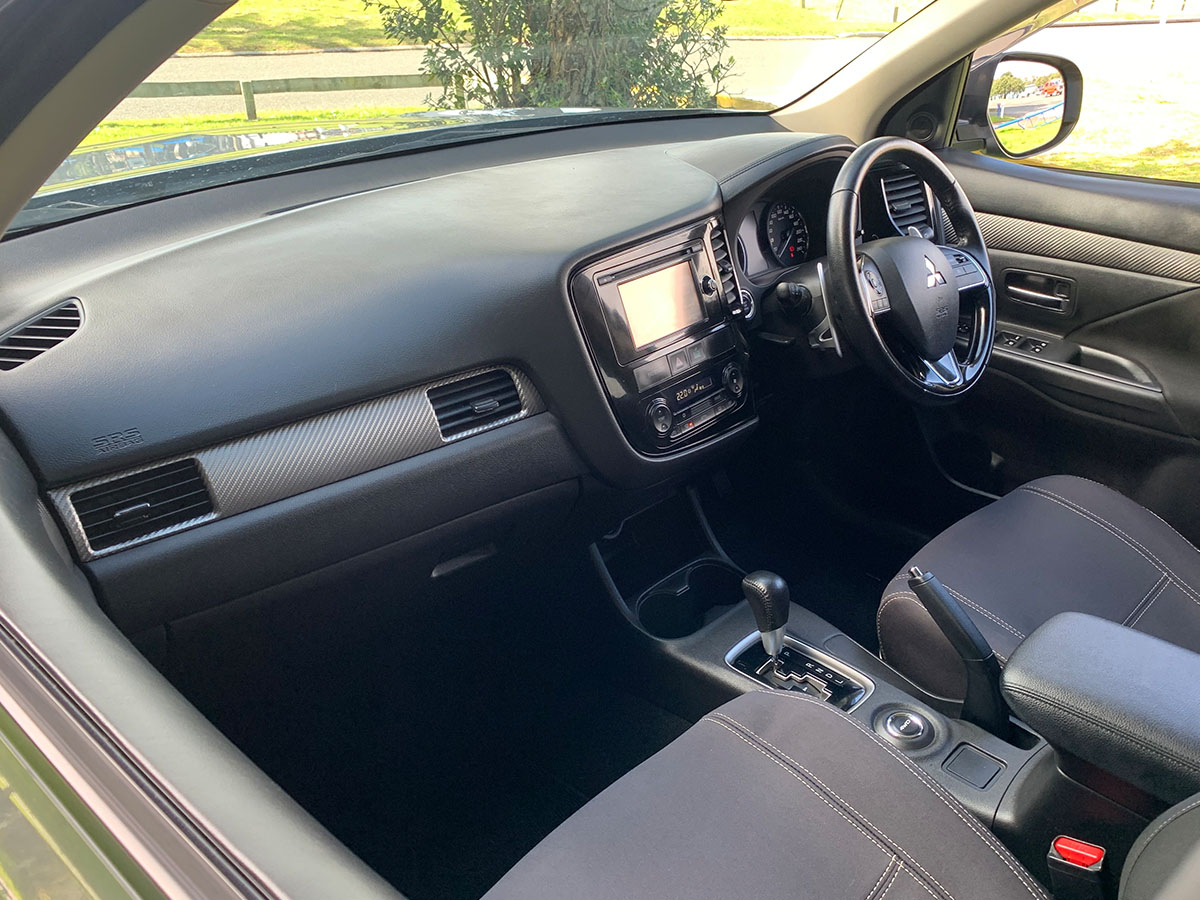 2015 Mitsubishi Outlander LS 2.4L Petrol 4wd