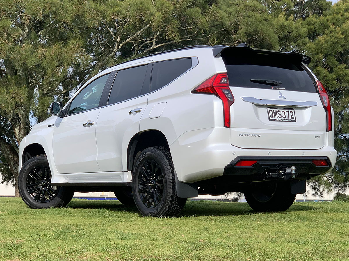 2024 Mitsubishi Pajero Sport VRX Black Edition