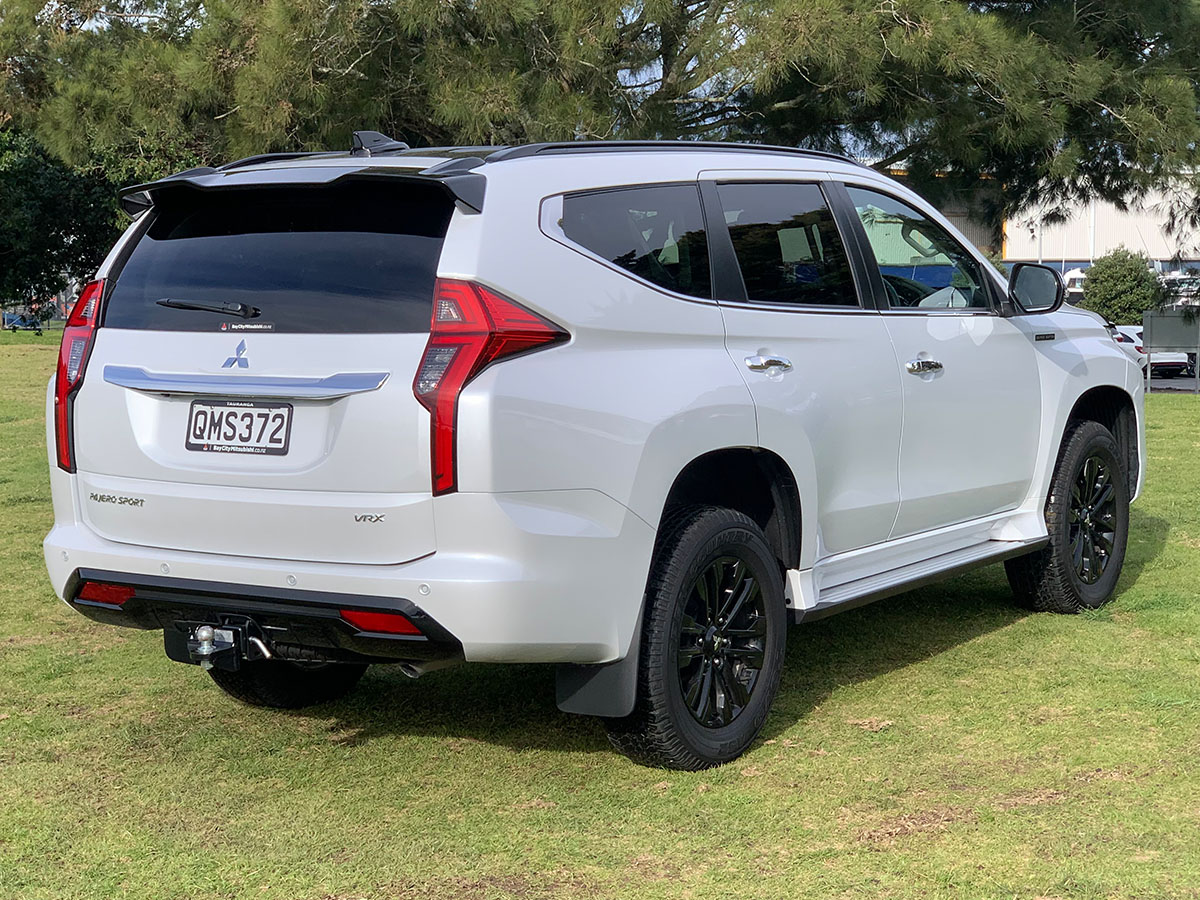 2024 Mitsubishi Pajero Sport VRX Black Edition