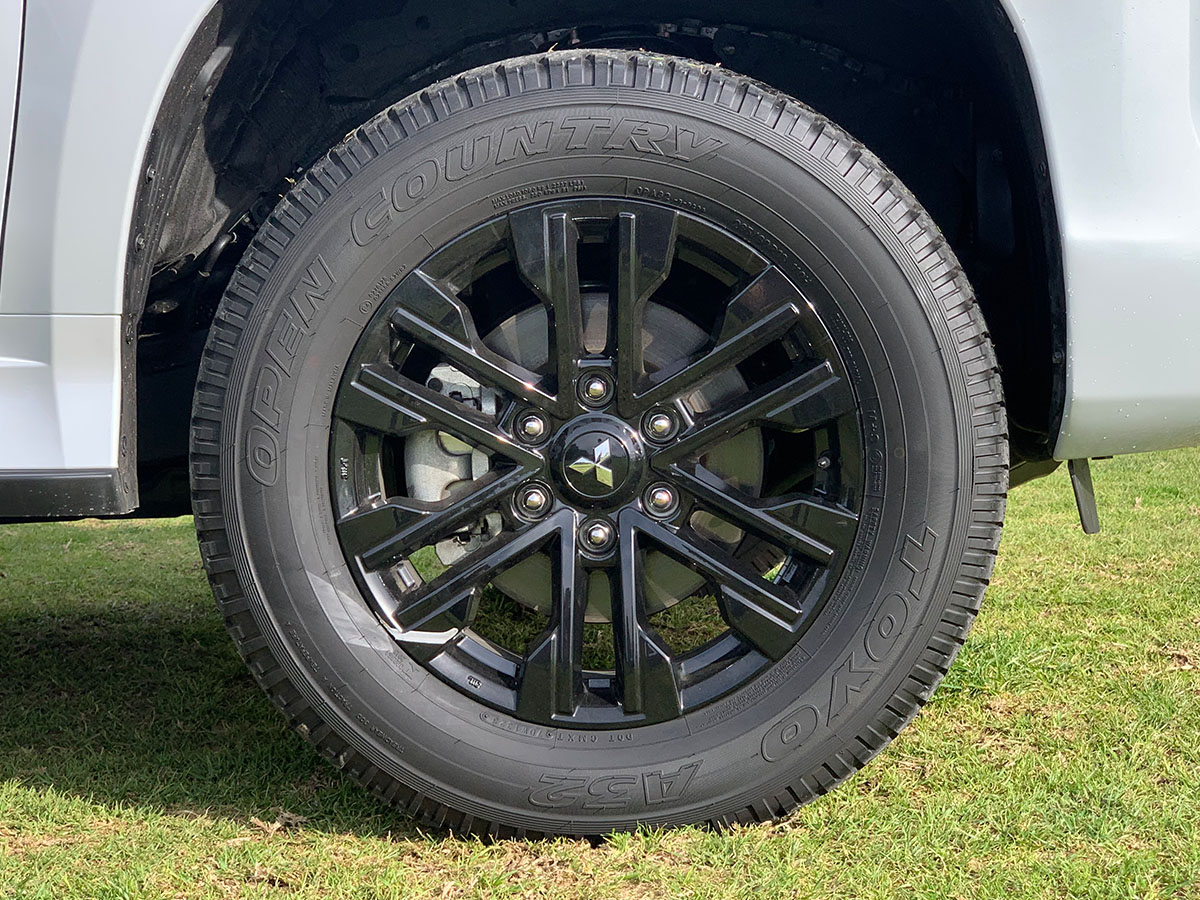 2024 Mitsubishi Pajero Sport VRX Black Edition