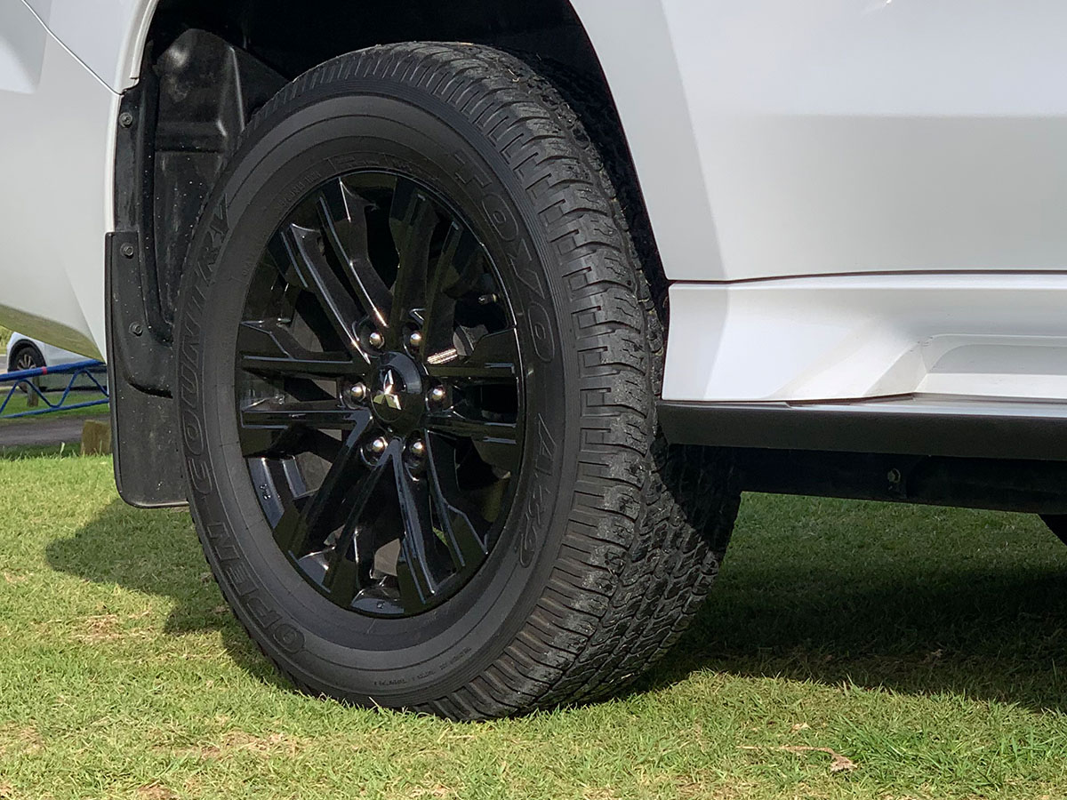 2024 Mitsubishi Pajero Sport VRX Black Edition