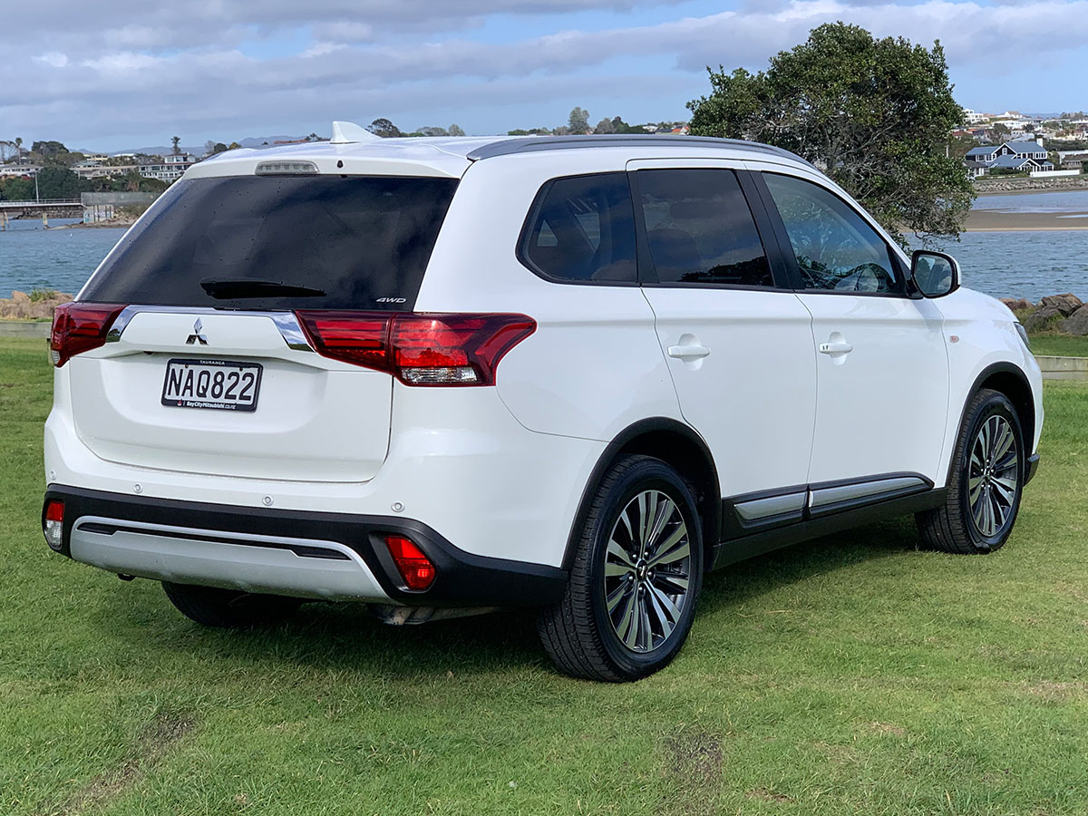 2020 Mitsubishi Outlander LS 2.4L Petrol 4WD 7 Seater