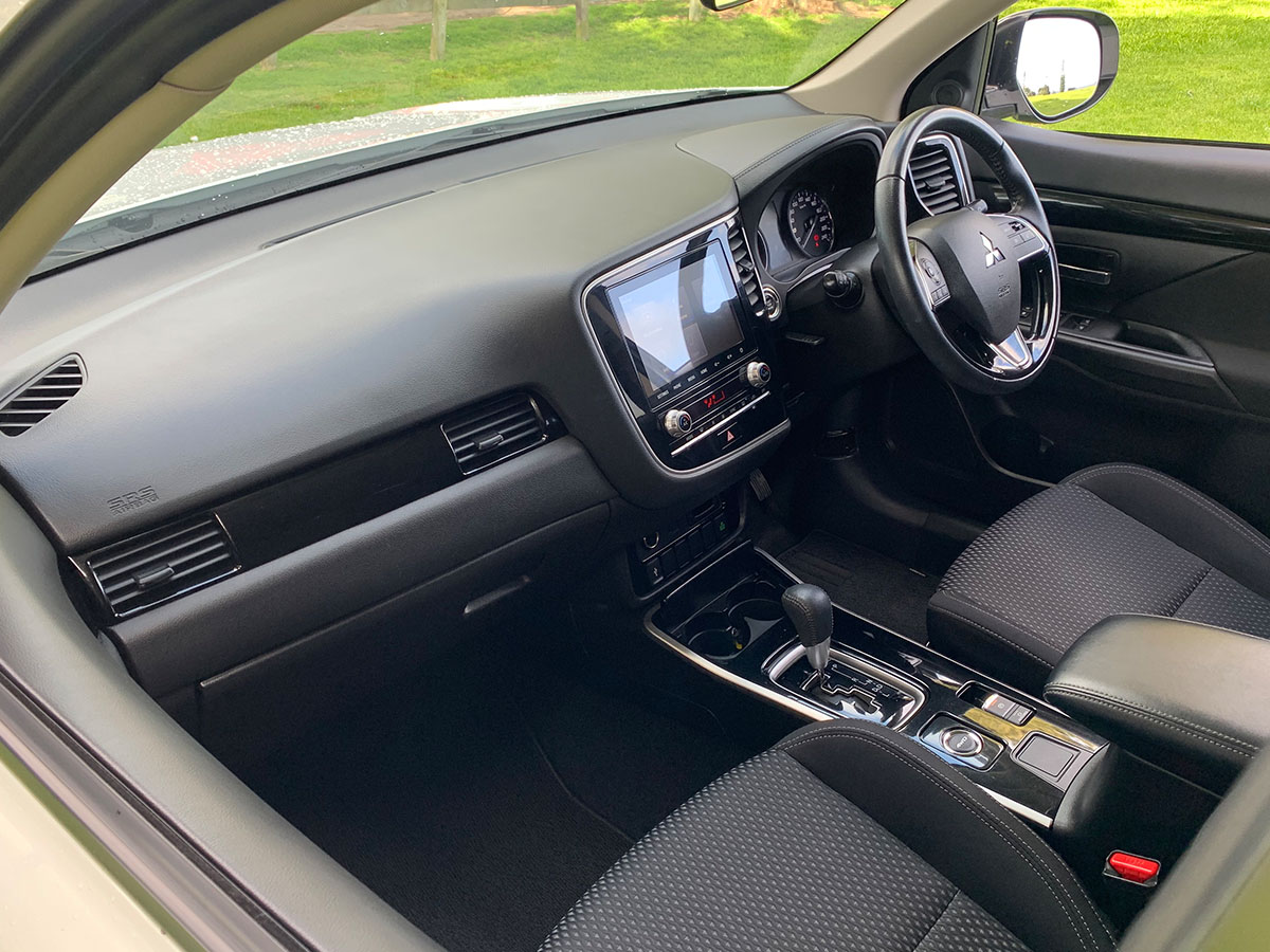 2020 Mitsubishi Outlander LS 2.4L Petrol 4WD 7 Seater