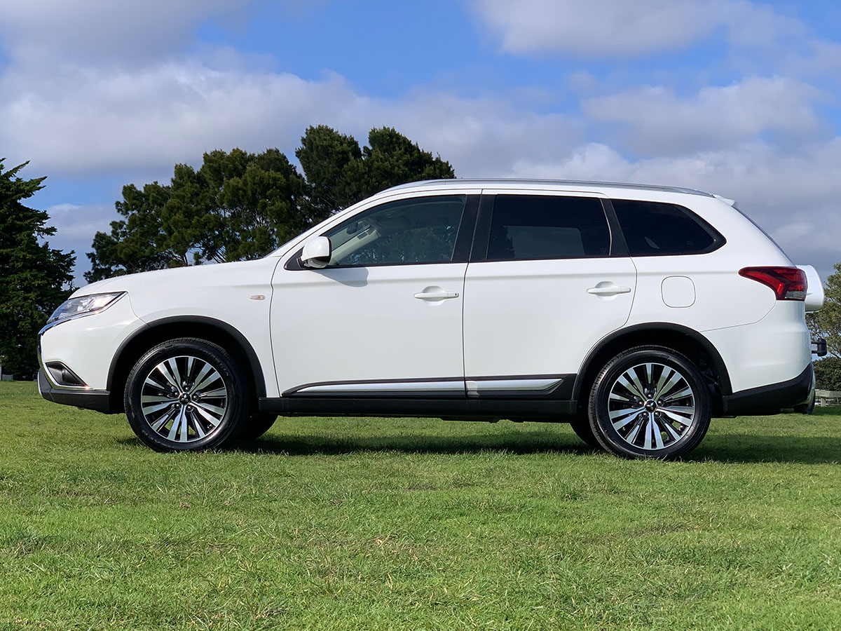 2020 Mitsubishi Outlander LS 2.4L Petrol 4WD 7 Seater