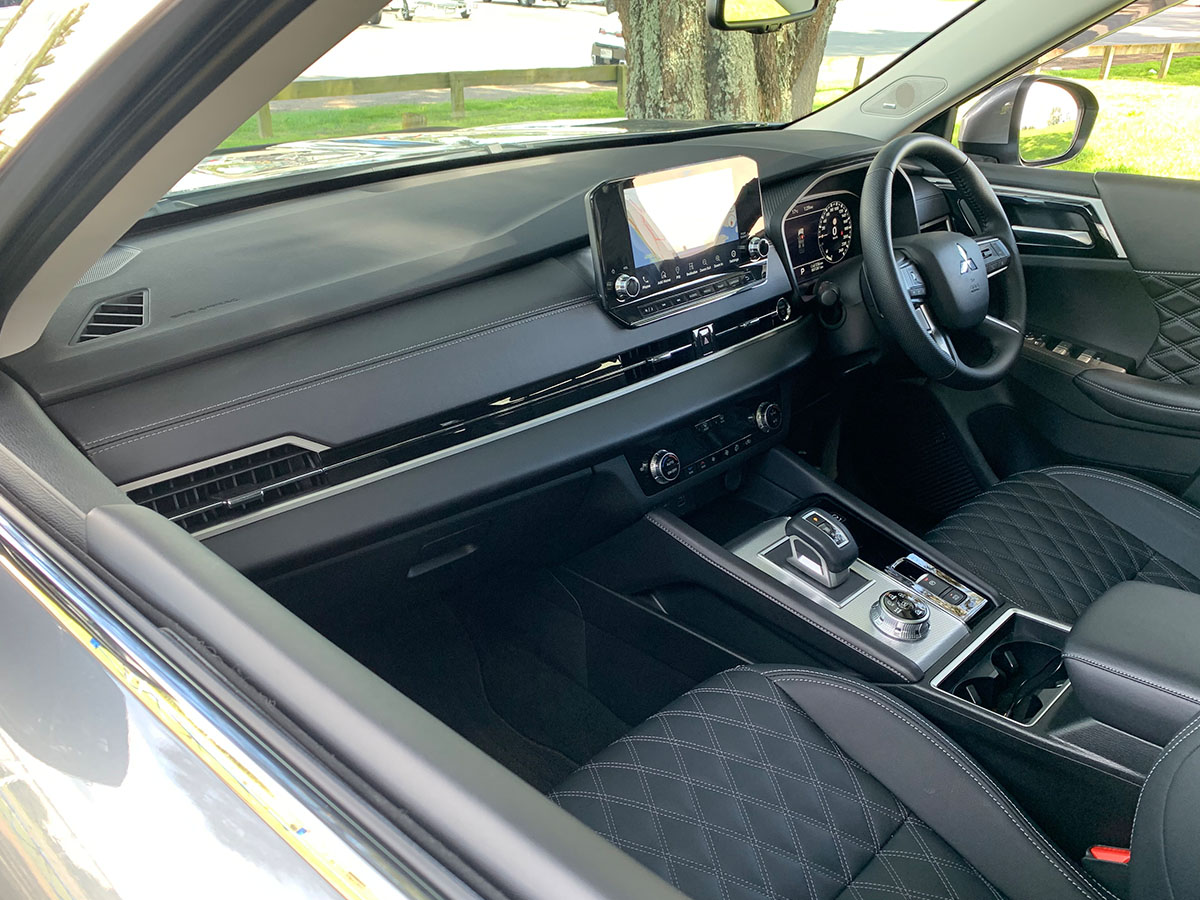 2023 Mitsubishi Outlander VRX PHEV HYBRID 4WD