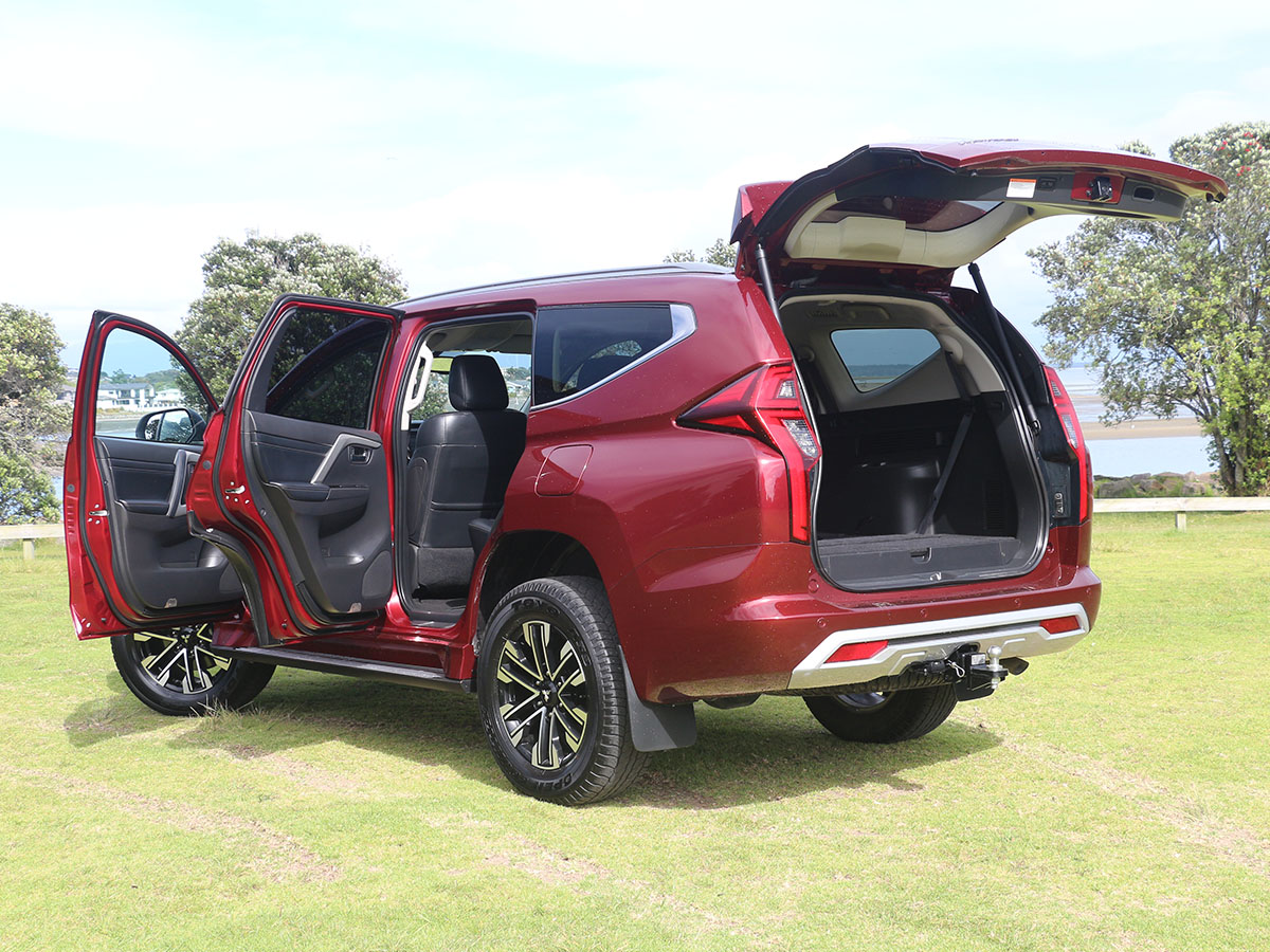 2023 Mitsubishi Pajero Sport VRX