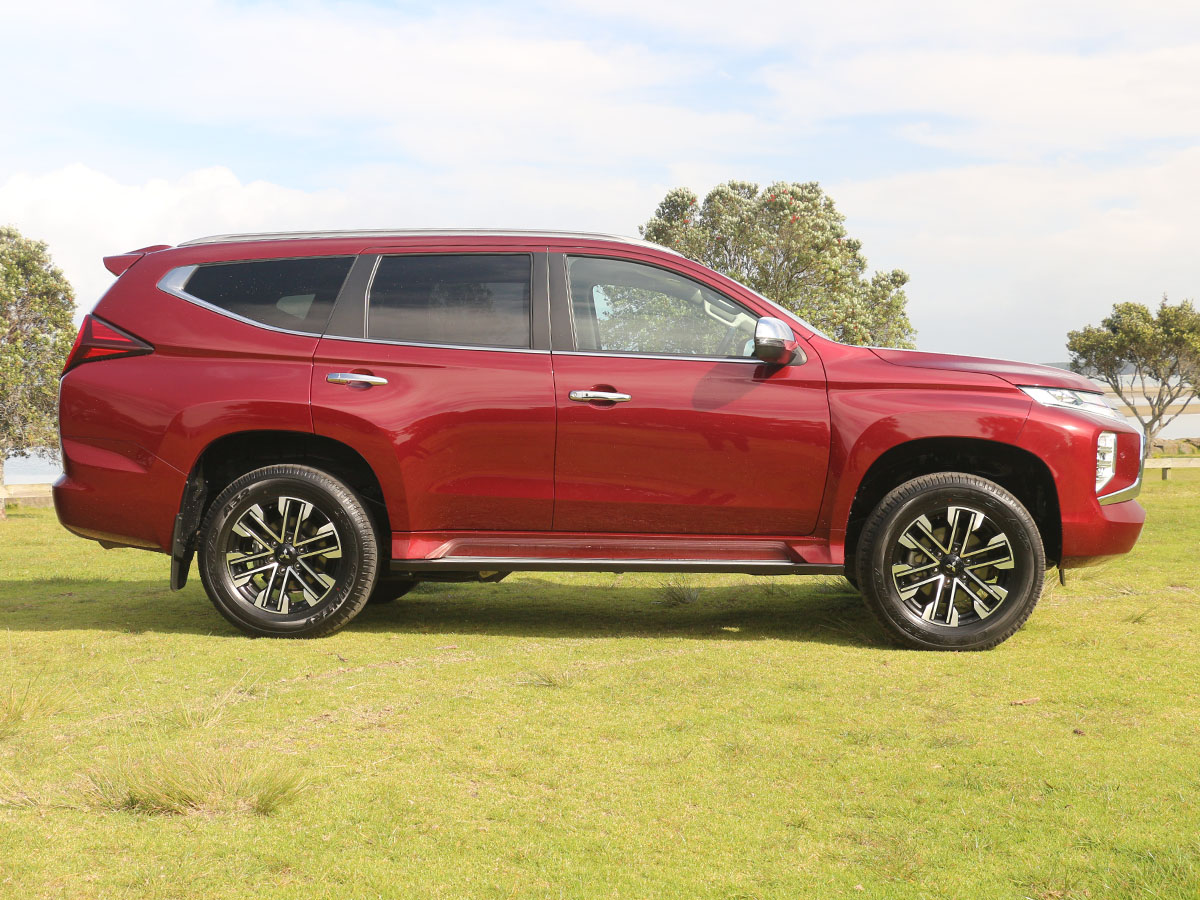 2023 Mitsubishi Pajero Sport VRX