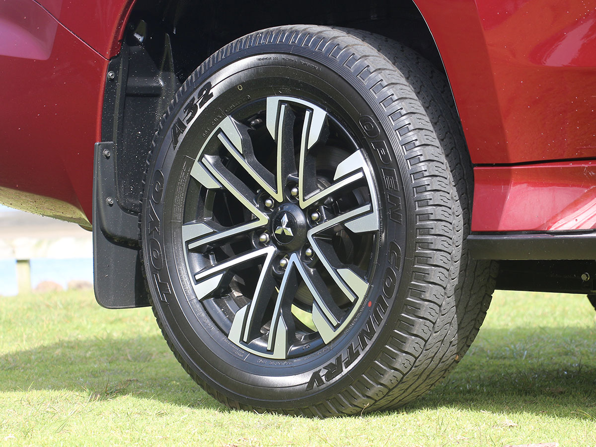 2023 Mitsubishi Pajero Sport VRX