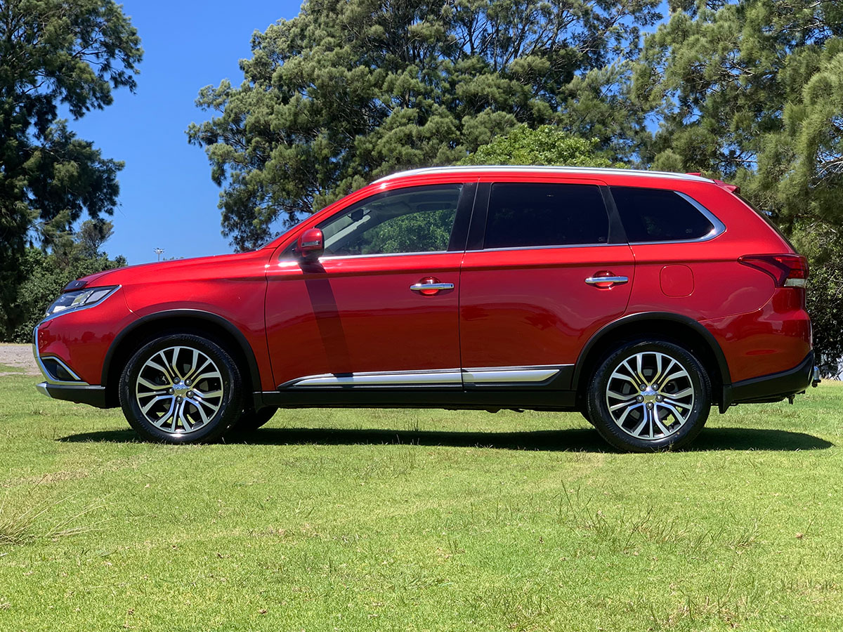 2017 Mitsubishi Outlander VRX 4WD 7 Seater 2.4L Petrol