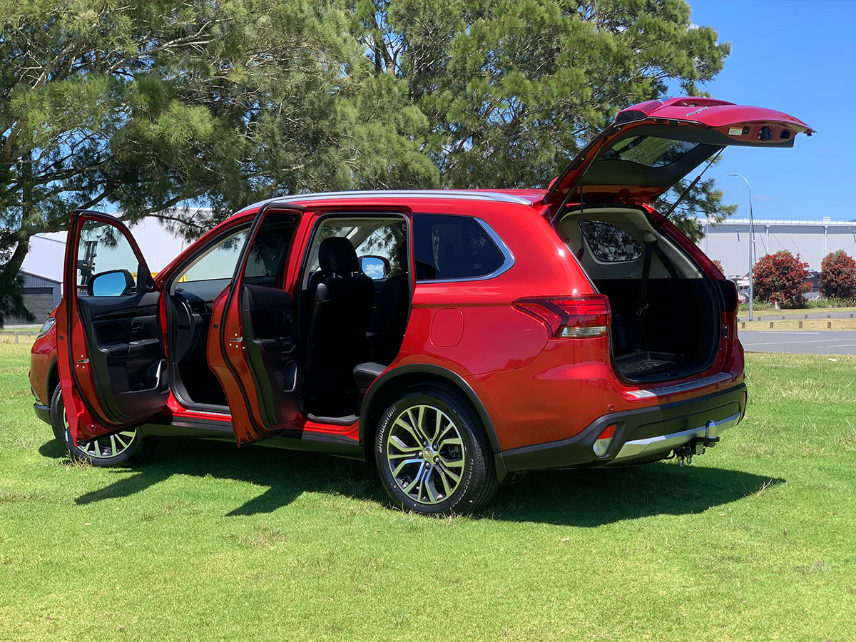 2017 Mitsubishi Outlander VRX 4WD 7 Seater 2.4L Petrol